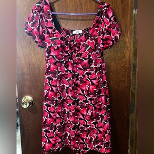 Woman’s Short Sleeve Size Large Heart Pattern Dress